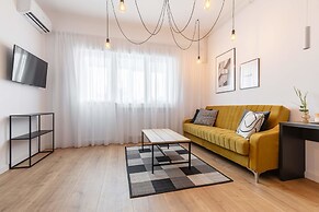 Modern Suite on Historic Calea Victoriei