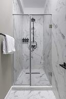 Modern Suite on Historic Calea Victoriei