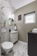 Modern Suite on Historic Calea Victoriei