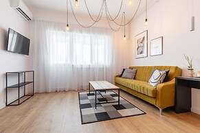 Modern Suite on Historic Calea Victoriei