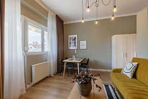 Modern Suite on Historic Calea Victoriei