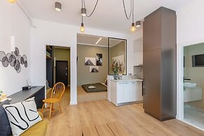 Modern Suite on Historic Calea Victoriei