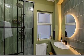 Serene 1BR Apartment in University Square