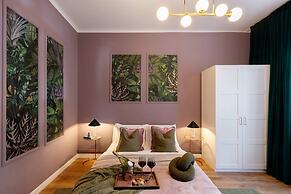 Serene 1BR Apartment in University Square