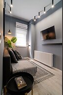 Chic Black White 2BR Retreat on Dambovitei