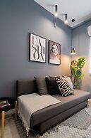 Chic Black White 2BR Retreat on Dambovitei