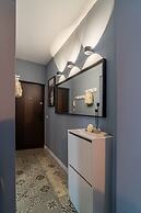 Chic Black White 2BR Retreat on Dambovitei