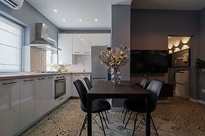 Chic Black White 2BR Retreat on Dambovitei