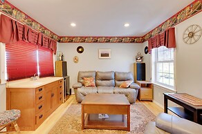 Lake View & Games: Family Escape in Newport!