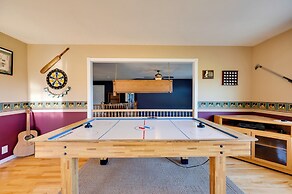 Lake View & Games: Family Escape in Newport!