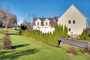 Lake View & Games: Family Escape in Newport!