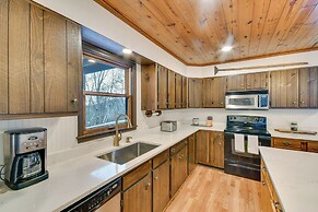 6 Mi to Skiing: Home w/ Hot Tub in Seven Devils!