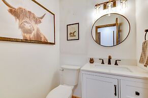 6 Mi to Skiing: Home w/ Hot Tub in Seven Devils!