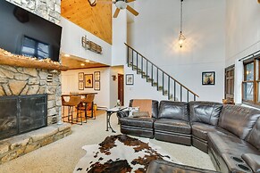 6 Mi to Skiing: Home w/ Hot Tub in Seven Devils!