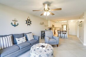 Walk to Blue Heron Beach: 1st-floor Lakefront Unit