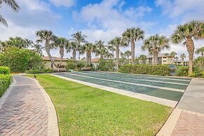 Walk to Blue Heron Beach: 1st-floor Lakefront Unit