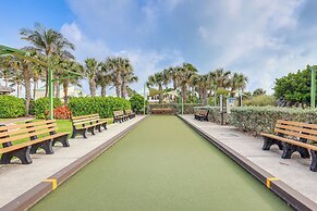 Walk to Blue Heron Beach: 1st-floor Lakefront Unit