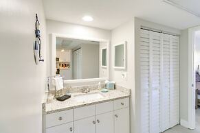 Walk to Blue Heron Beach: 1st-floor Lakefront Unit