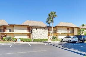 Walk to Blue Heron Beach: 1st-floor Lakefront Unit