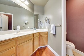 7 Miles to Downtown Reno w/ Hot Tub: Cozy Getaway