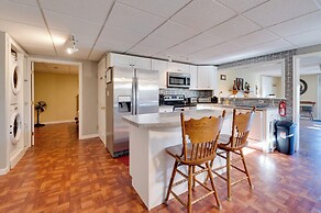 Couple's Retreat w/ Lake View in Newport!