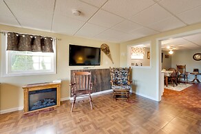 Couple's Retreat w/ Lake View in Newport!
