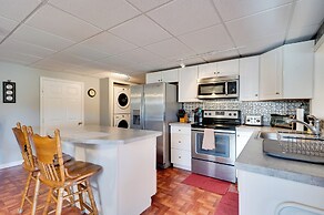 Couple's Retreat w/ Lake View in Newport!