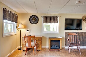 Couple's Retreat w/ Lake View in Newport!