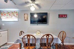 Couple's Retreat w/ Lake View in Newport!