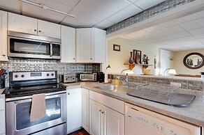 Couple's Retreat w/ Lake View in Newport!
