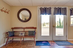 Couple's Retreat w/ Lake View in Newport!