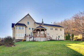 Couple's Retreat w/ Lake View in Newport!