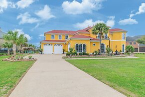 Luxury Home w/ Patio & Lake View in Richmond!