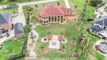 Luxury Home w/ Patio & Lake View in Richmond!