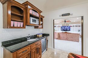 Luxury Home w/ Patio & Lake View in Richmond!