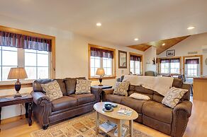 Apartment w/ Balcony & Lake View in Newport!