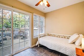 Walk to The Grandin Theatre: Roanoke Unit w/ Yard!