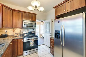 Walk to The Grandin Theatre: Roanoke Unit w/ Yard!