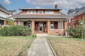 Walk to The Grandin Theatre: Roanoke Unit w/ Yard!