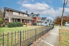 Walk to The Grandin Theatre: Roanoke Unit w/ Yard!