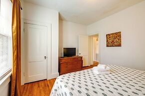 Walk to The Grandin Theatre: Roanoke Unit w/ Yard!