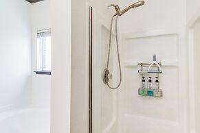 Lakefront Home in Energy Corridor Area: Near 99!