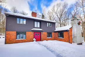 5 Mi to Skiing: Home w/ Hot Tub & Patio!