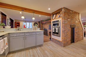 5 Mi to Skiing: Home w/ Hot Tub & Patio!