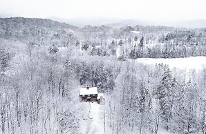 5 Mi to Skiing: Home w/ Hot Tub & Patio!