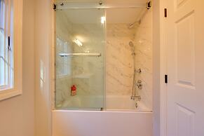 5 Mi to Skiing: Home w/ Hot Tub & Patio!