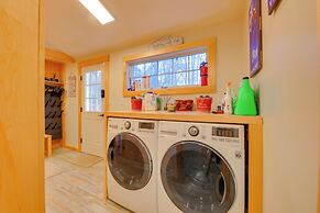 5 Mi to Skiing: Home w/ Hot Tub & Patio!