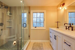 5 Mi to Skiing: Home w/ Hot Tub & Patio!