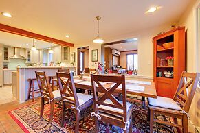 5 Mi to Skiing: Home w/ Hot Tub & Patio!