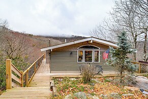 Home w/ Hot Tub & Views: 2 Mi to Beech Mtn Ski